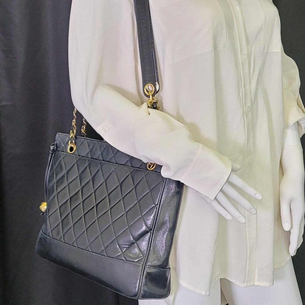 RARE 1991 Vintage Black Lambskin Chanel Purse - Authenticated! - Picture 14 of 15